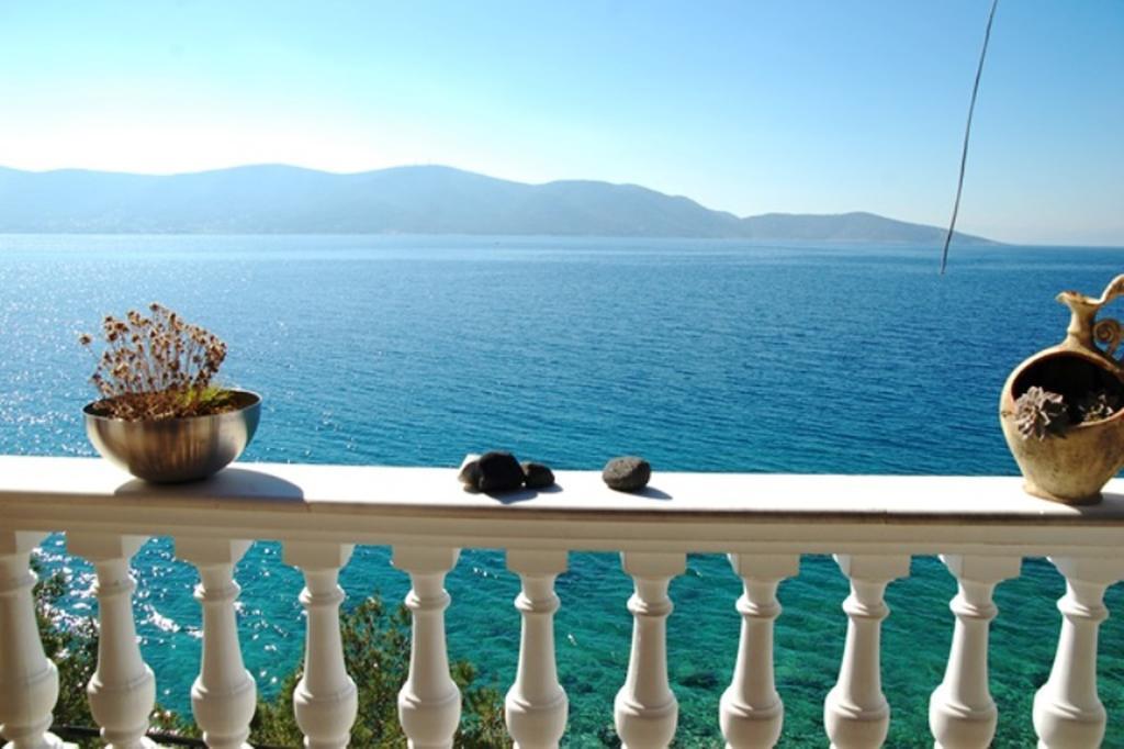 Wavedance Accommodation Salamina Exterior foto