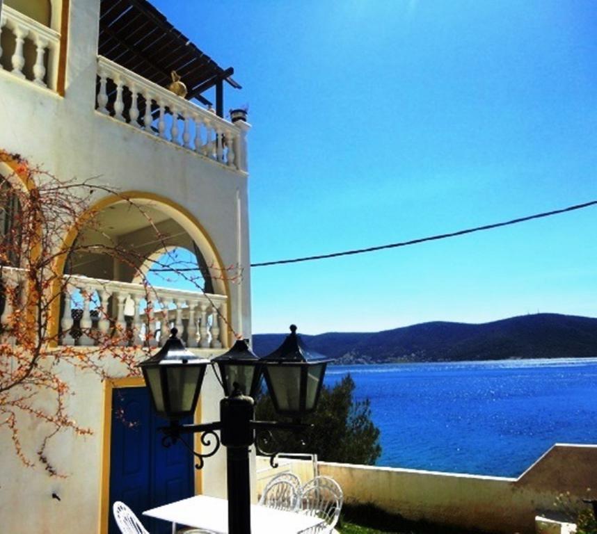 Wavedance Accommodation Salamina Exterior foto