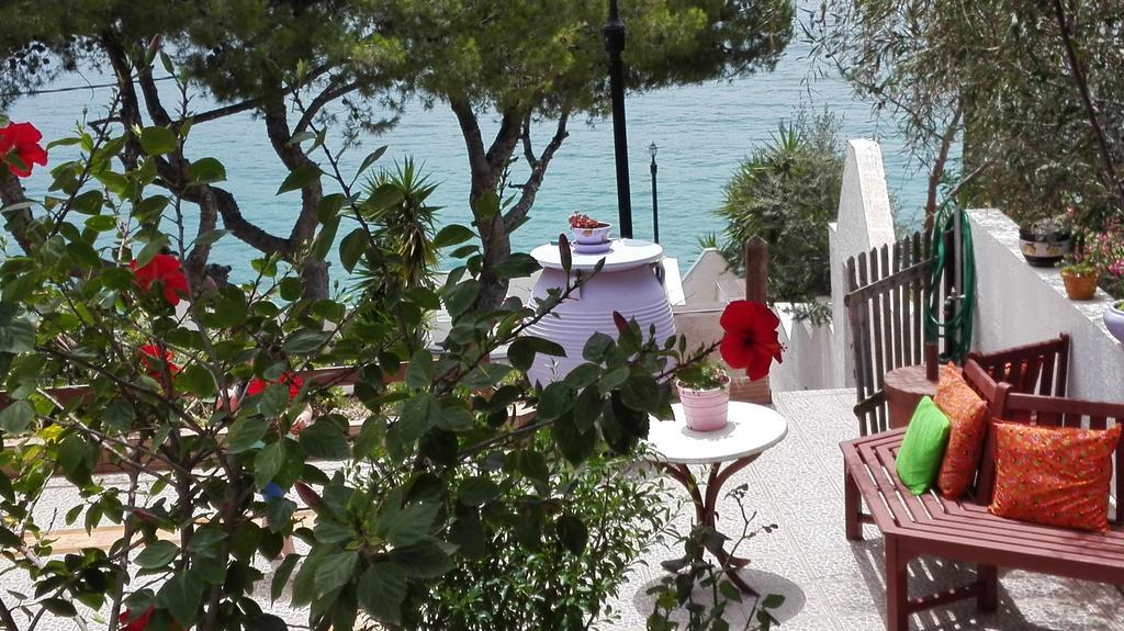 Wavedance Accommodation Salamina Exterior foto